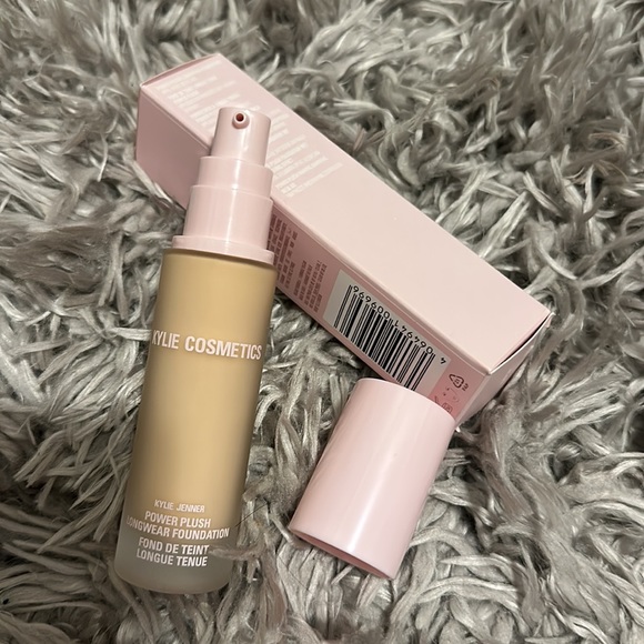 KYLIE JENNER POWER PLUSH LONGWEAR FOUNDATION CONCEALER DUO - Picture 3 of 4